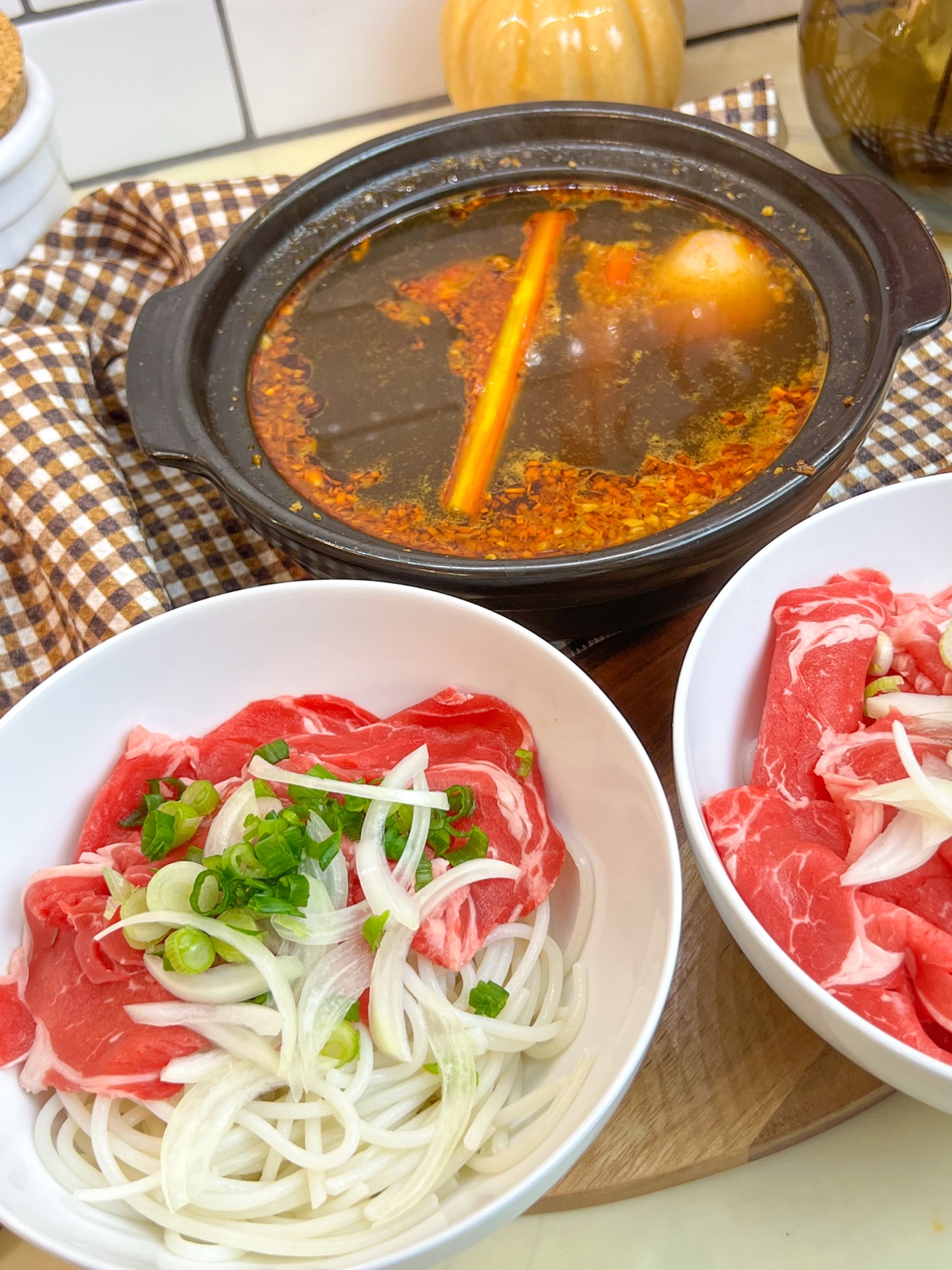Arrange the thin ribeye over the noodles and pour the boiling broth over the bowls